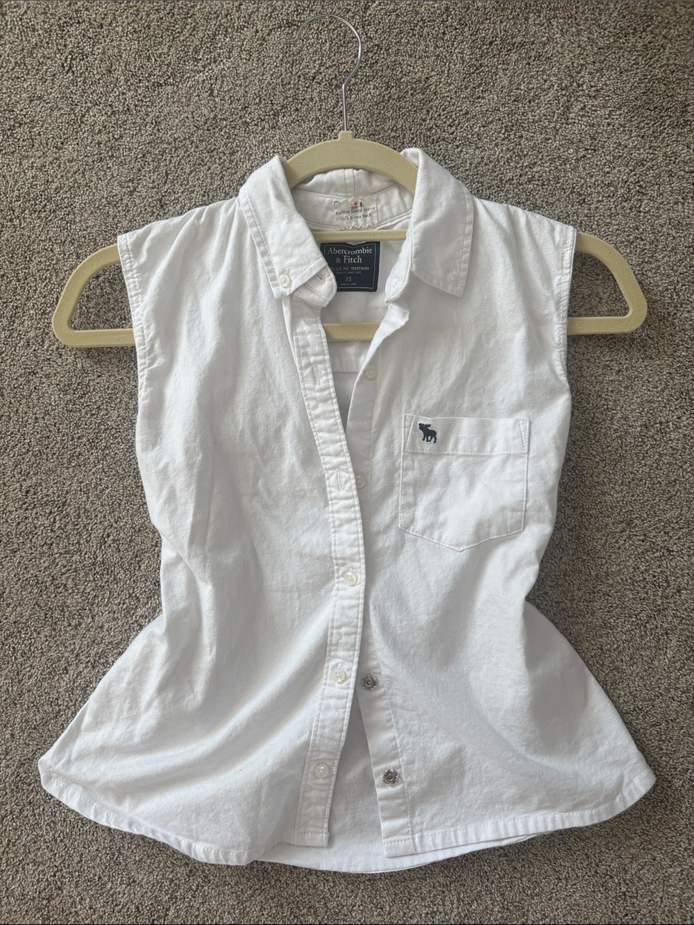 Vintage Abercrombie & Fitch White Sleeveless Collared Button-Up